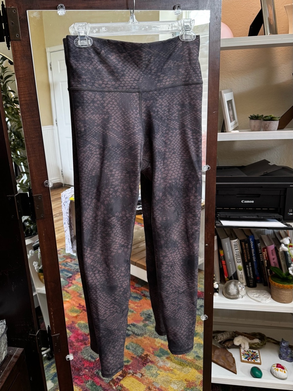 Savvi, High-Waist Patterned mauve/dark grey snake skin leggings, Medium